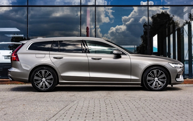 Volvo V60 cena 114900 przebieg: 104584, rok produkcji 2019 z Gryfice małe 781